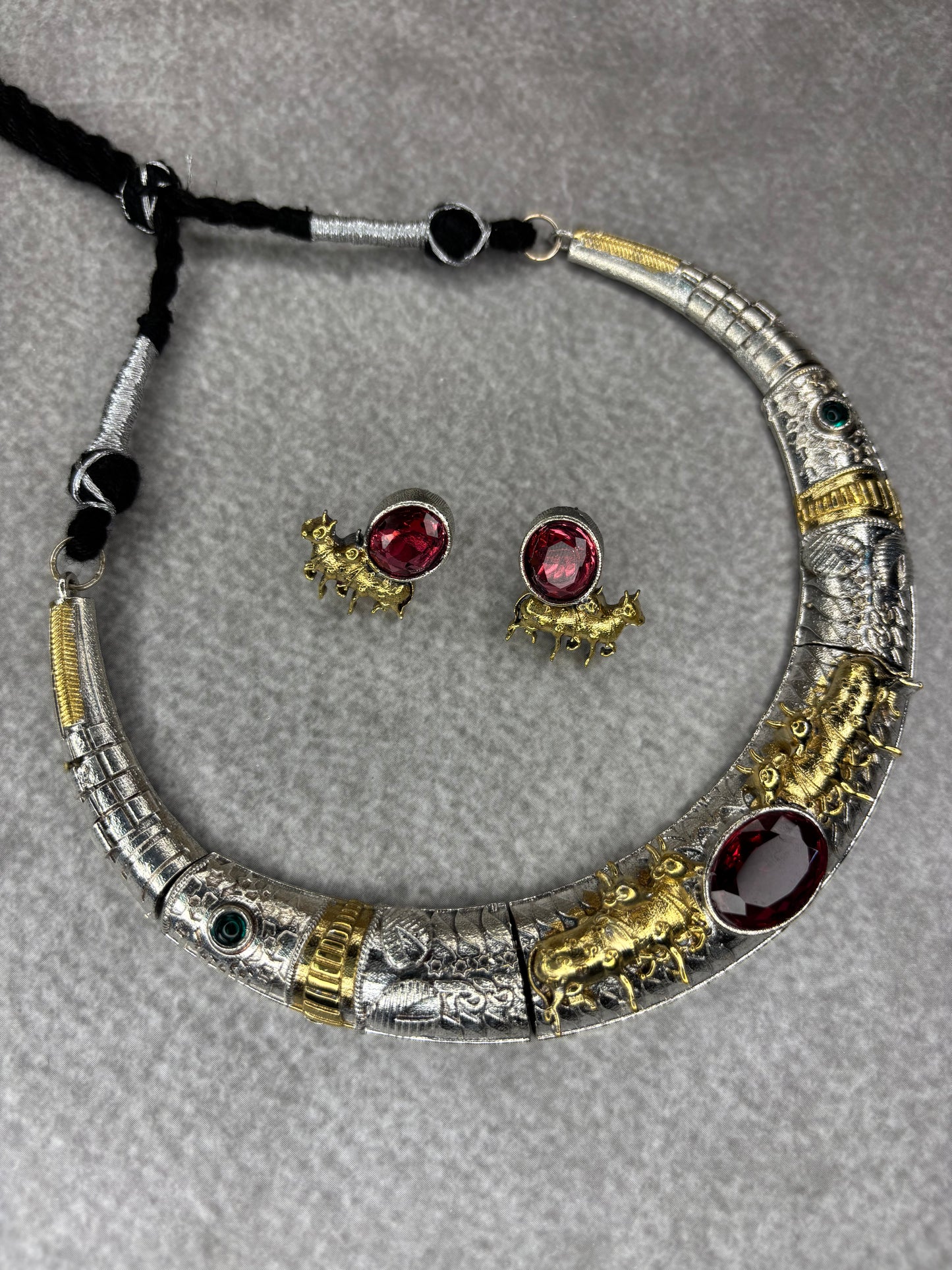Dual-Tone Silver Hasli Choker Necklace Set with Red Stone & Bull Motif