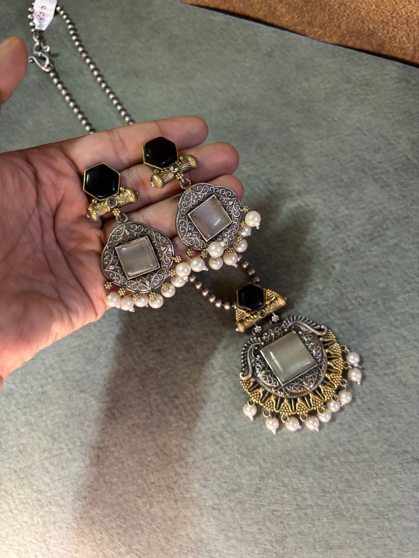 Silver Replica set with grey monalisa gemstone