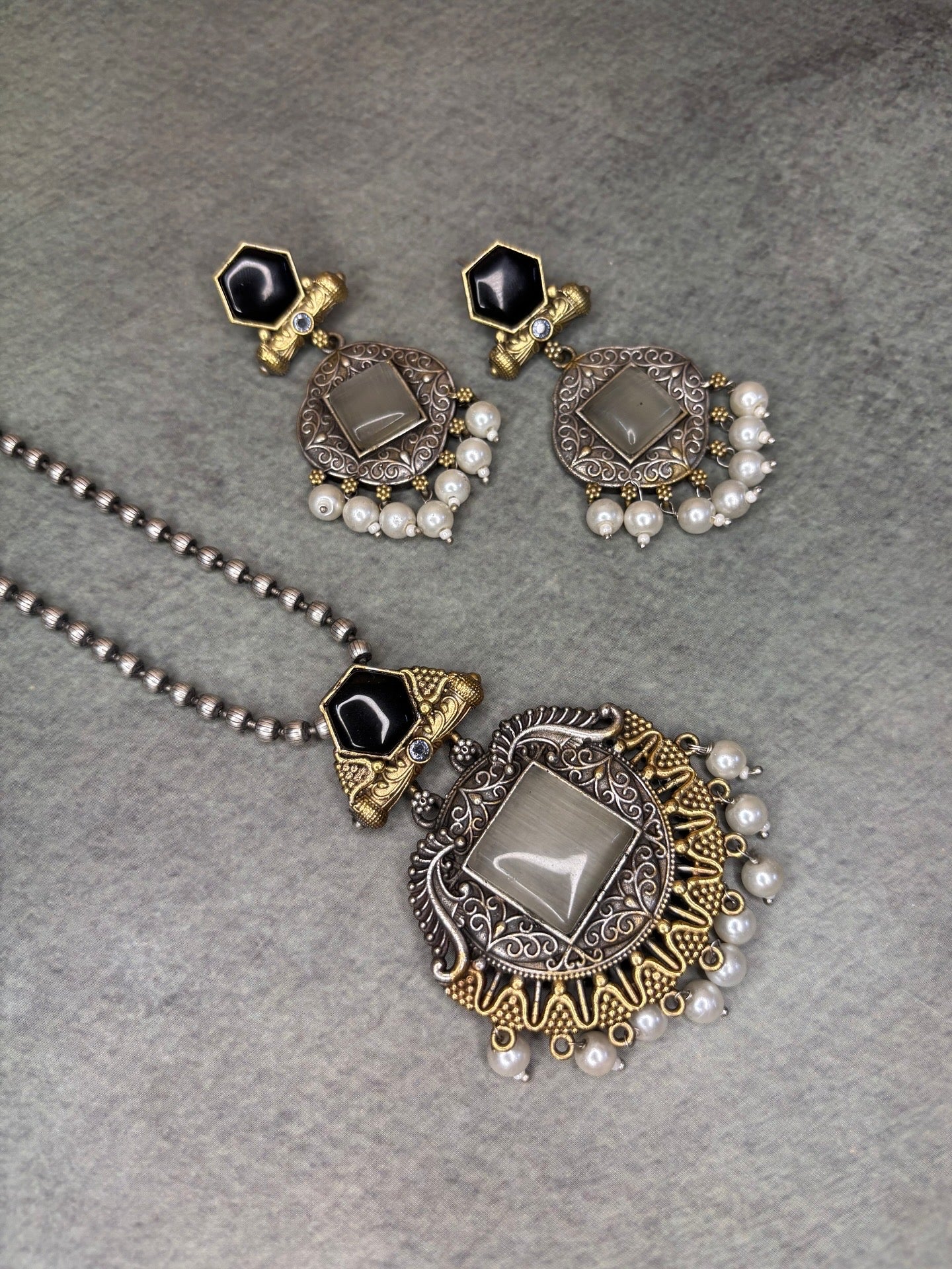 Silver Replica set with grey monalisa gemstone