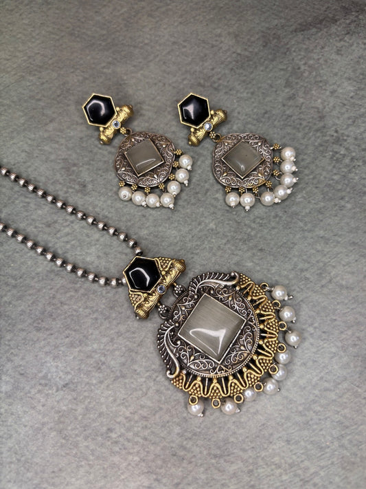 Silver Replica set with grey monalisa gemstone