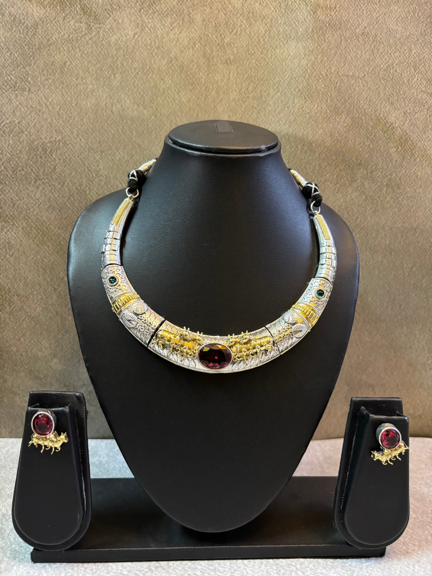 Dual-Tone Silver Hasli Choker Necklace Set with Red Stone & Bull Motif