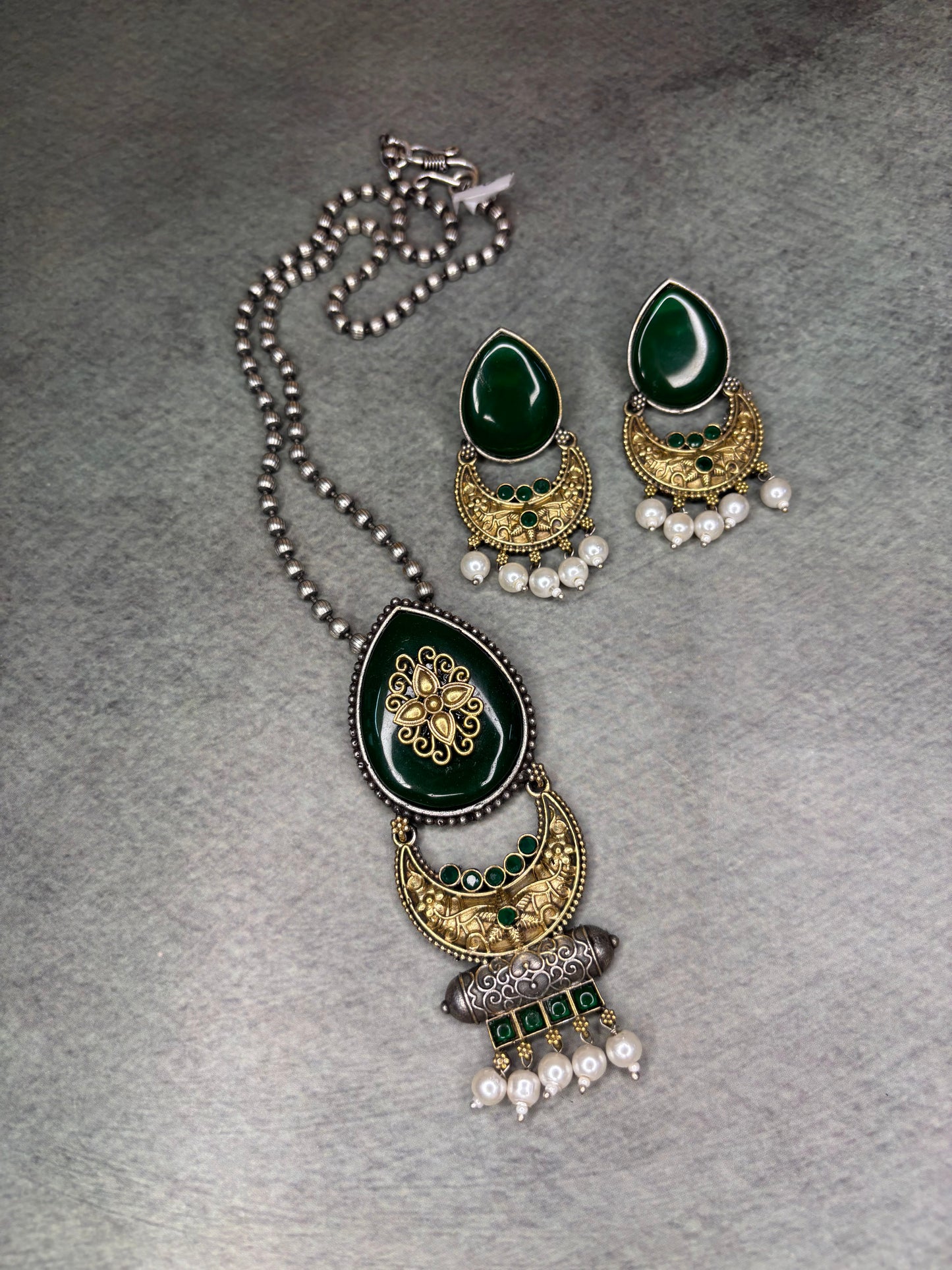 Regal Green Stone Silver Necklace Set with Earrings