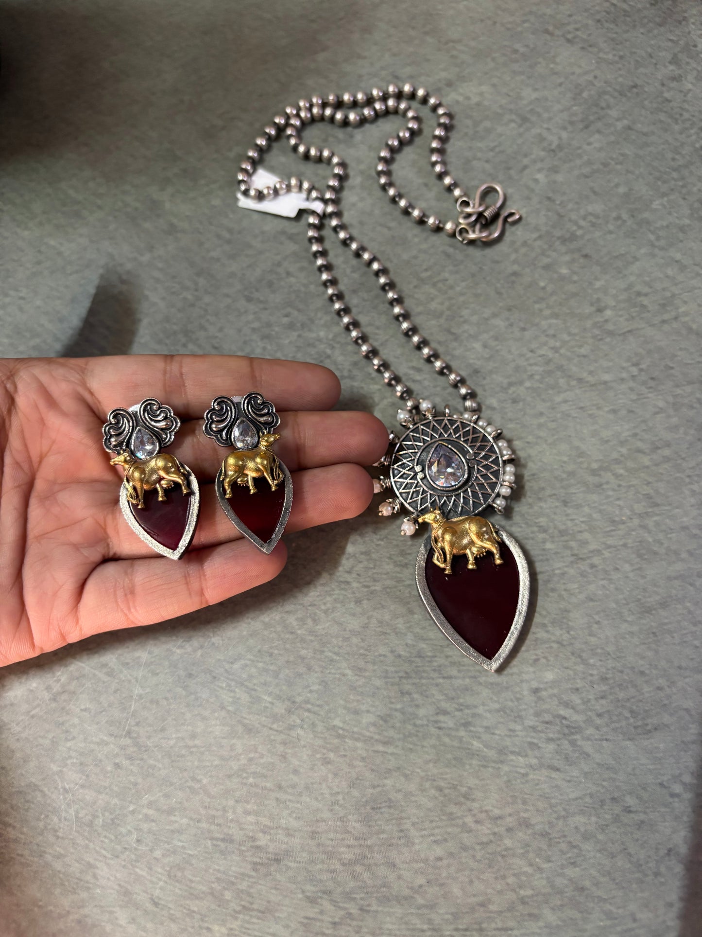 Antique Silver Nandi motif Pendant Necklace Set With a pair of earrings