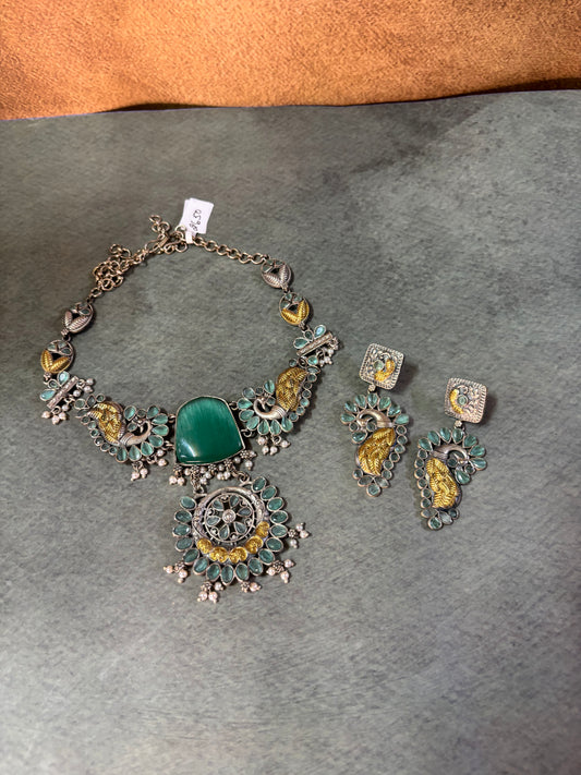 Antique Green Stone Necklace Set with Earrings – Leaf & Floral Motifs
