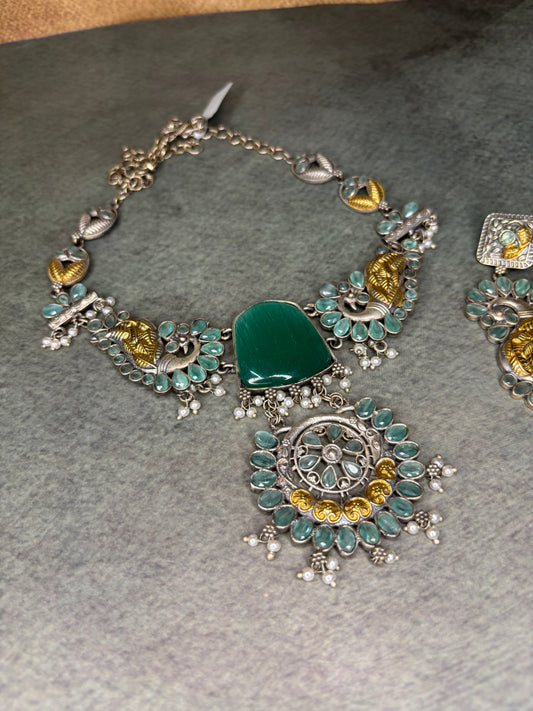 Antique Green Stone Necklace Set with Earrings – Leaf & Floral Motifs
