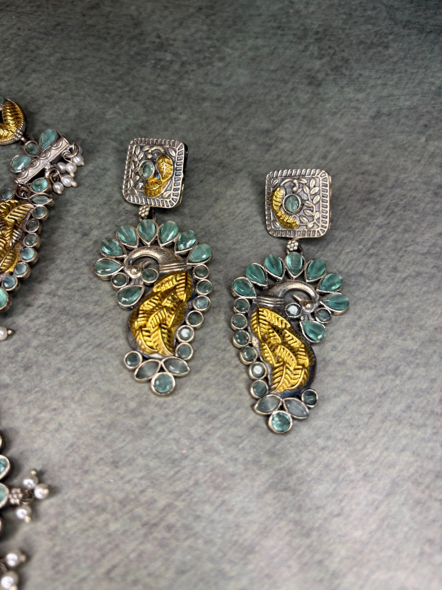 Antique Green Stone Necklace Set with Earrings – Leaf & Floral Motifs