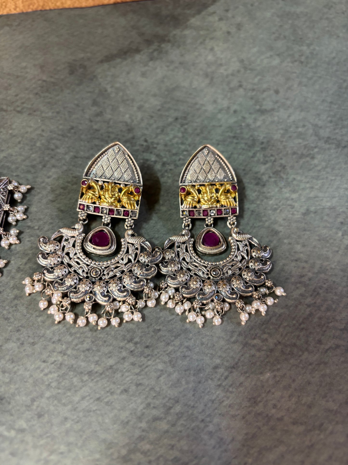 Antique Silver Necklace & Earrings Set – Ruby Stone & Pearl Detailing